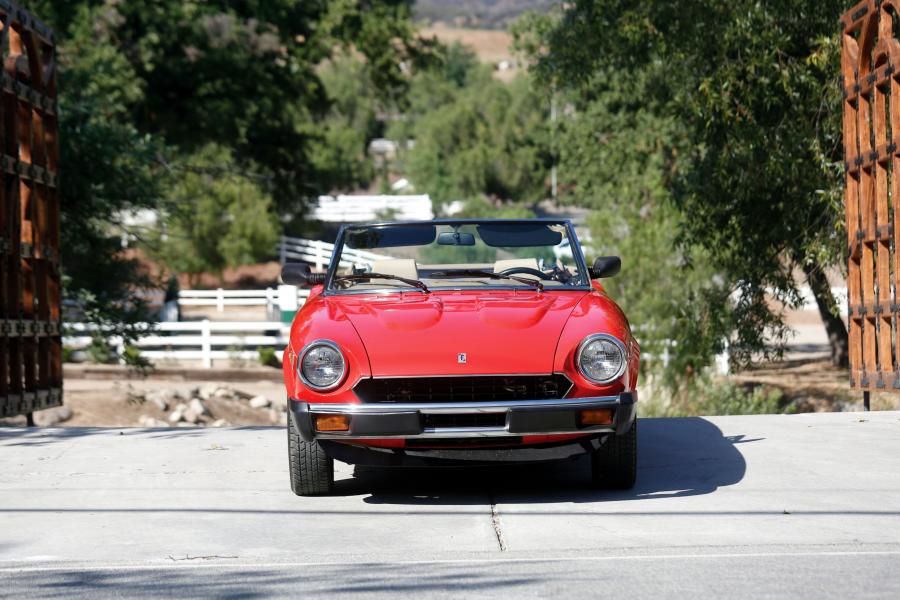  Pininfarina Spider Azzura 1983 года  (фото 8 из 8)
